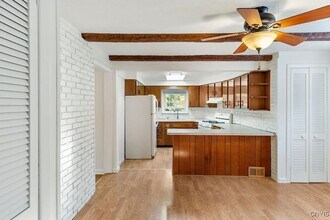 43 Beatty Ave in Clinton, NY - Foto de edificio - Building Photo