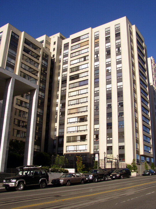 Gramercy Towers in San Francisco, CA - Building Photo