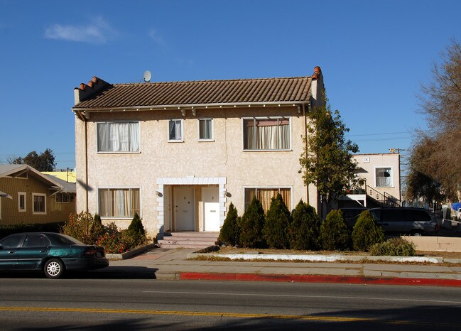 1181-1185 N Virgil Ave in Los Angeles, CA - Foto de edificio - Building Photo