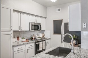 3000 Kingwood Dr in Houston, TX - Building Photo