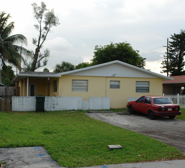 4770-4780 SW 43rd Ter in Fort Lauderdale, FL - Foto de edificio - Building Photo