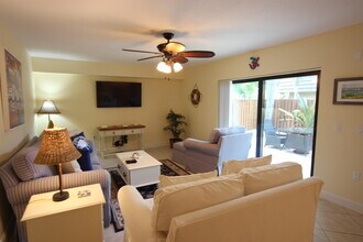 1201 12th Ct in Jupiter, FL - Foto de edificio - Building Photo