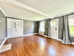 6 Chestnut St E in St Catharines, ON - Building Photo - Building Photo