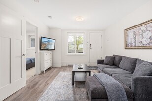 462 W Keith Rd, Unit SI ID1536498P in North Vancouver, BC - Building Photo