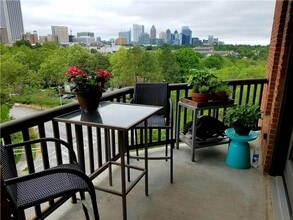 395 Central Park Pl NE, Unit Condo in Atlanta, GA - Building Photo - Building Photo