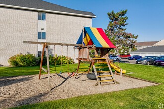 Hillcrest Apartments in St. Cloud, MN - Foto de edificio - Building Photo