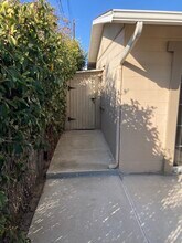 1278 E Collins St in Oxnard, CA - Foto de edificio - Building Photo