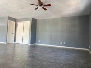 8220 Glenview Dr in Houston, TX - Building Photo - Building Photo