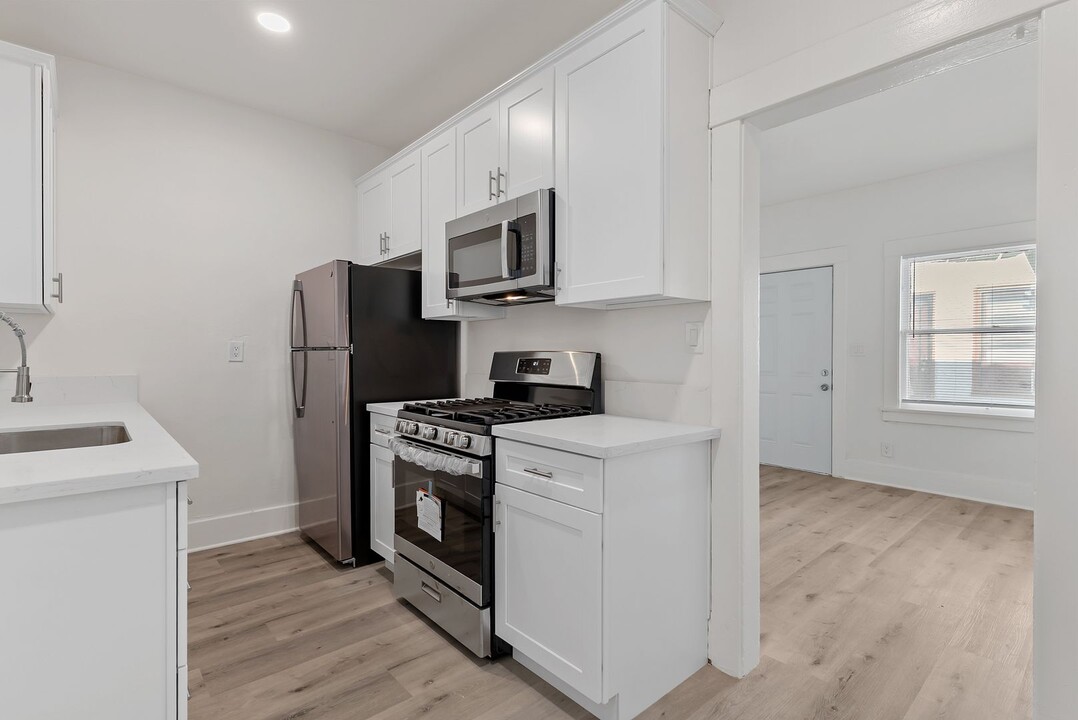 1045 E 4th St in Long Beach, CA - Building Photo