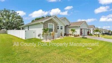 1095 Woodland Oaks Dr in Lakeland, FL - Building Photo - Building Photo