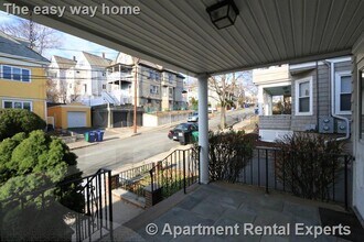 17 Mason St, Unit 1 in Somerville, MA - Foto de edificio - Building Photo