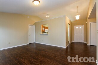 4211 Dunedin Ct in Noblesville, IN - Foto de edificio - Building Photo