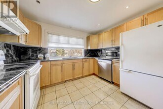 12 Cartier Crescent in Richmond Hill, ON - Building Photo - Building Photo