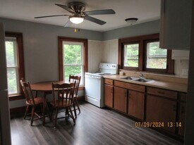 919 W 8th St, Unit B in Anderson, IN - Building Photo