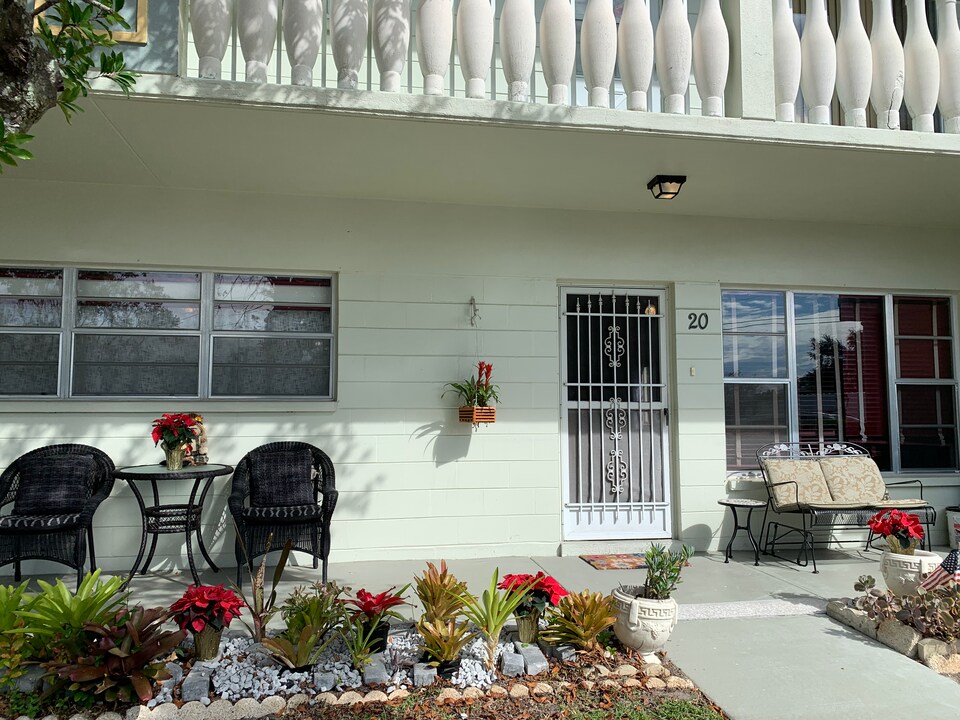 2292 Costa Rican Dr, Unit 20 in Clearwater, FL - Building Photo
