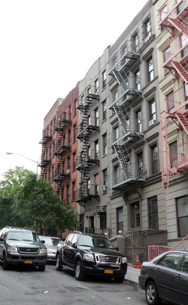 120 E 102nd St in New York, NY - Foto de edificio - Building Photo