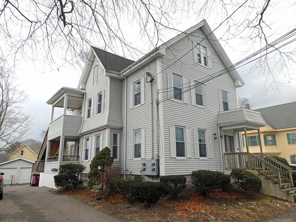 14 Forest St in Middleboro, MA - Building Photo