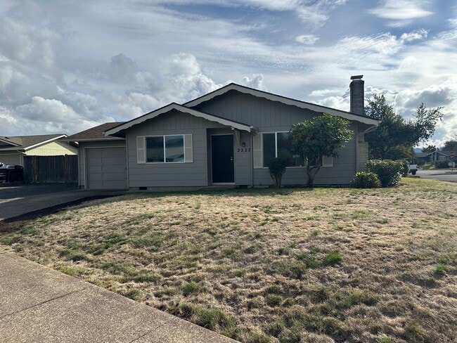 2227 6th St in Springfield, OR - Building Photo - Building Photo