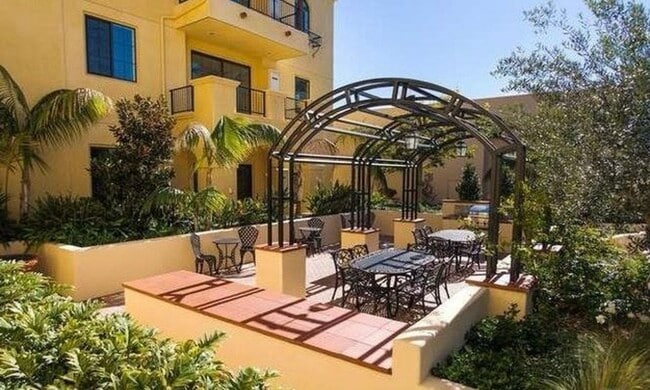 130 N Garden St, Unit 1304 in Ventura, CA - Building Photo - Building Photo