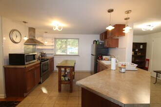 422 S Main St in West Hartford, CT - Building Photo - Building Photo