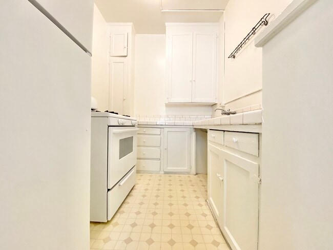 836 Sanborn Ave in Los Angeles, CA - Building Photo - Building Photo