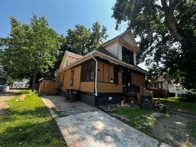 809 Grant St in Danville, IL - Foto de edificio - Building Photo