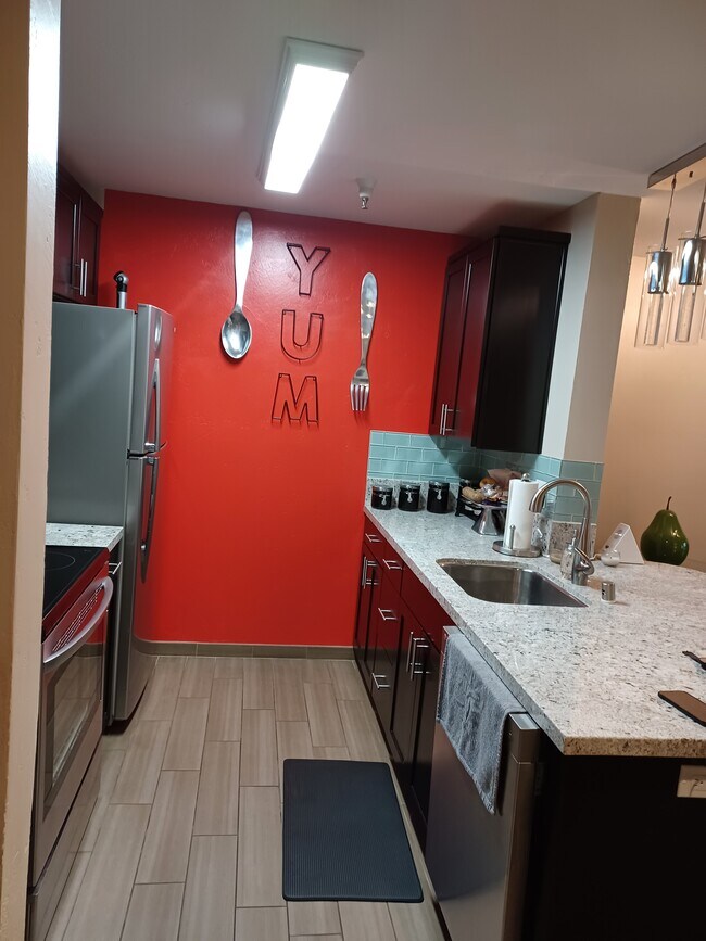 6400 Christie Ave, Unit 3208 in Emeryville, CA - Building Photo - Building Photo