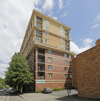 St. James in Portland, OR - Foto de edificio - Building Photo