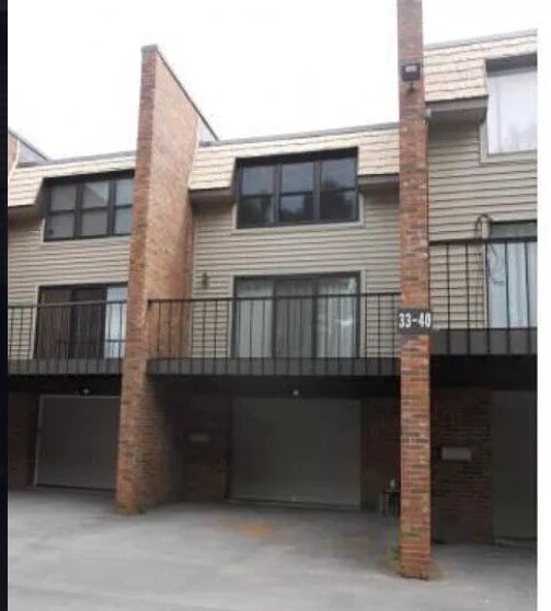 36 Chestnut Hls, Unit 36 in New Hartford, NY - Building Photo