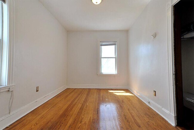 55 Beech Glen St, Unit 2 in Boston, MA - Foto de edificio - Building Photo