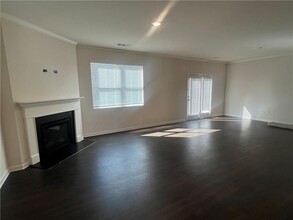 5746 Turnstone Trl in Flowery Branch, GA - Foto de edificio - Building Photo