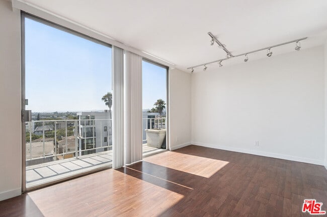 property at 100 S Doheny Dr