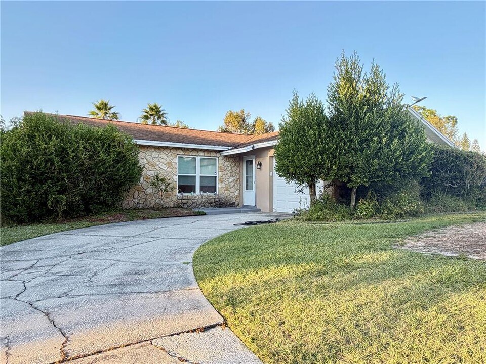 411 Parson Brown Way in Longwood, FL - Foto de edificio