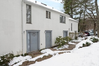 Putnam Green in Greenwich, CT - Building Photo - Building Photo