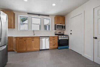 46 Richland Rd in Greenwich, CT - Building Photo - Building Photo