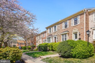 10284 Arizona Cir in Bethesda, MD - Building Photo - Building Photo