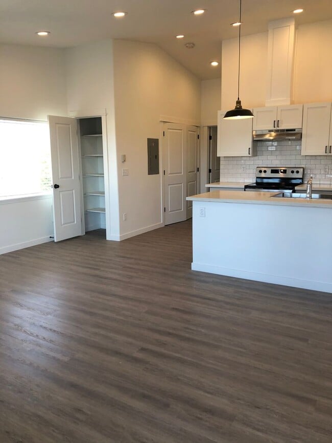 409-12 S Parkway Ave in Battle Ground, WA - Building Photo - Building Photo