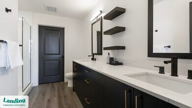 221 Main St N, Unit 1605 in St. Petersburg, FL - Foto de edificio - Building Photo