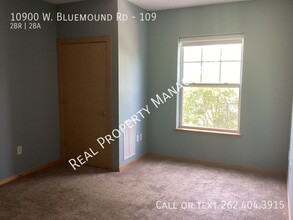 10900 W Bluemound Rd in Wauwatosa, WI - Building Photo - Building Photo