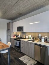 1743 N Leavitt St, Unit 307 in Chicago, IL - Building Photo - Building Photo