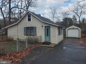34 Hydrangea St in Pemberton Township, NJ - Building Photo