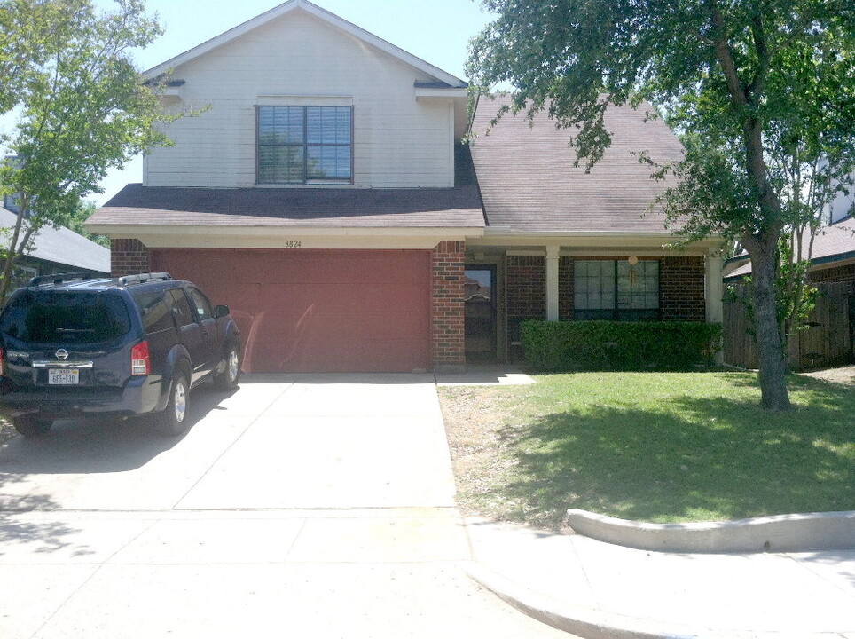 8824 Brushy Creek Trl in Fort Worth, TX - Building Photo