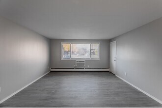 Bradford Commons in Newington, CT - Building Photo - Building Photo