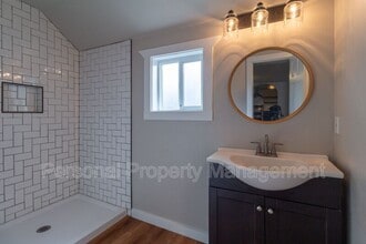 401 W McLoughlin Blvd in Vancouver, WA - Building Photo - Building Photo