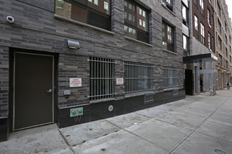 424 W 55th St in New York, NY - Building Photo - Building Photo