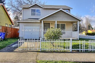 10141 N Calhoun Ave in Portland, OR - Building Photo - Building Photo