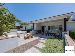 5101 E Osborn Rd in Phoenix, AZ - Building Photo - Building Photo