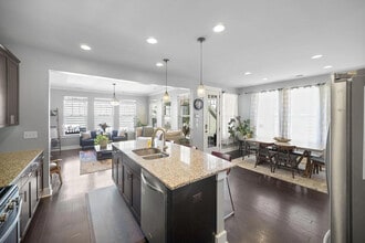 Room in House on Double Oaks Rd, Unit #K101 in Charlotte, NC - Foto de edificio - Building Photo