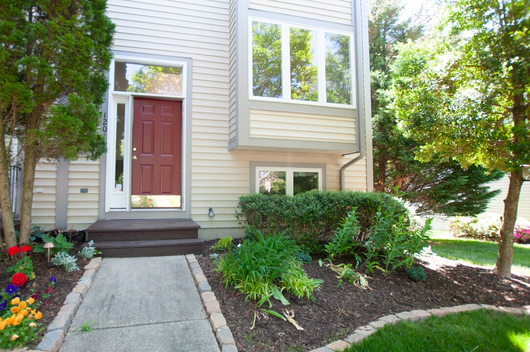 12011 Shore View Dr in Richmond, VA - Building Photo