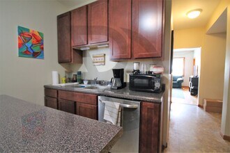 1520 W Melrose St, Unit 2R in Chicago, IL - Foto de edificio - Building Photo